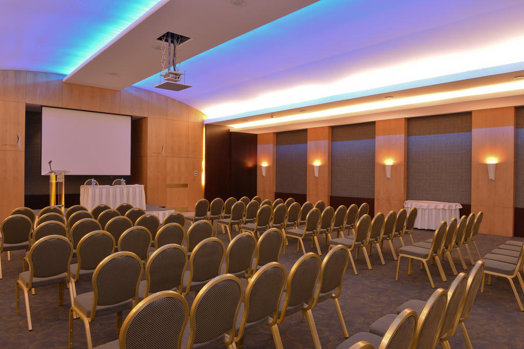Coral Beirut Al Hamra Hotel Екстериор снимка