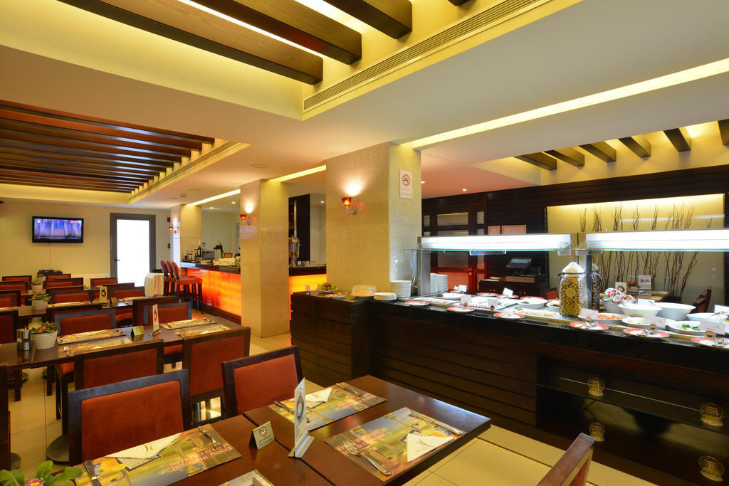 Coral Beirut Al Hamra Hotel Екстериор снимка