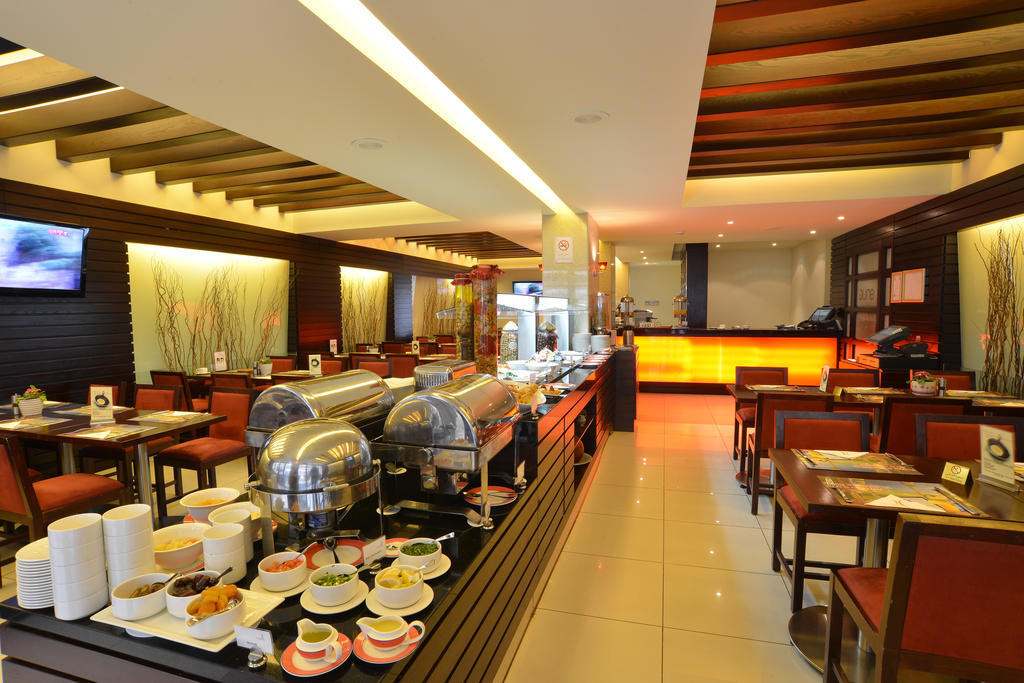 Coral Beirut Al Hamra Hotel Екстериор снимка
