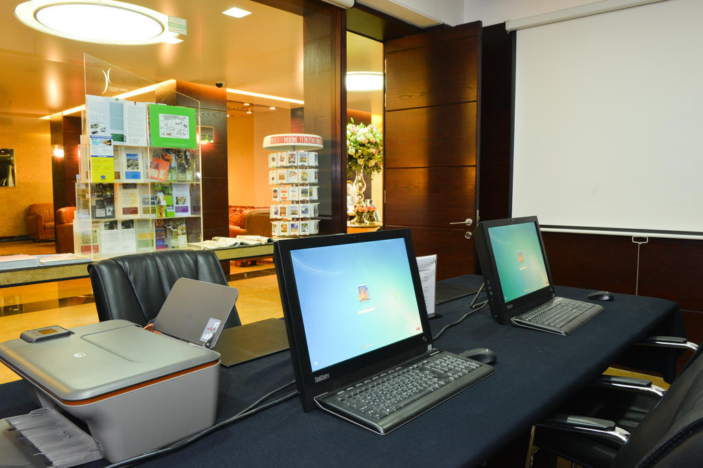 Coral Beirut Al Hamra Hotel Екстериор снимка