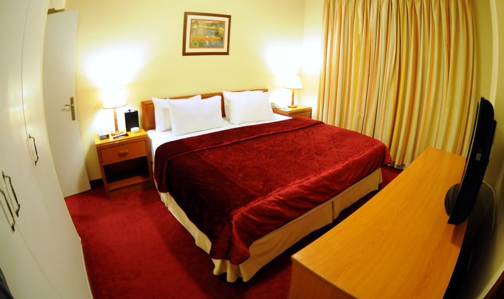 Coral Beirut Al Hamra Hotel Екстериор снимка