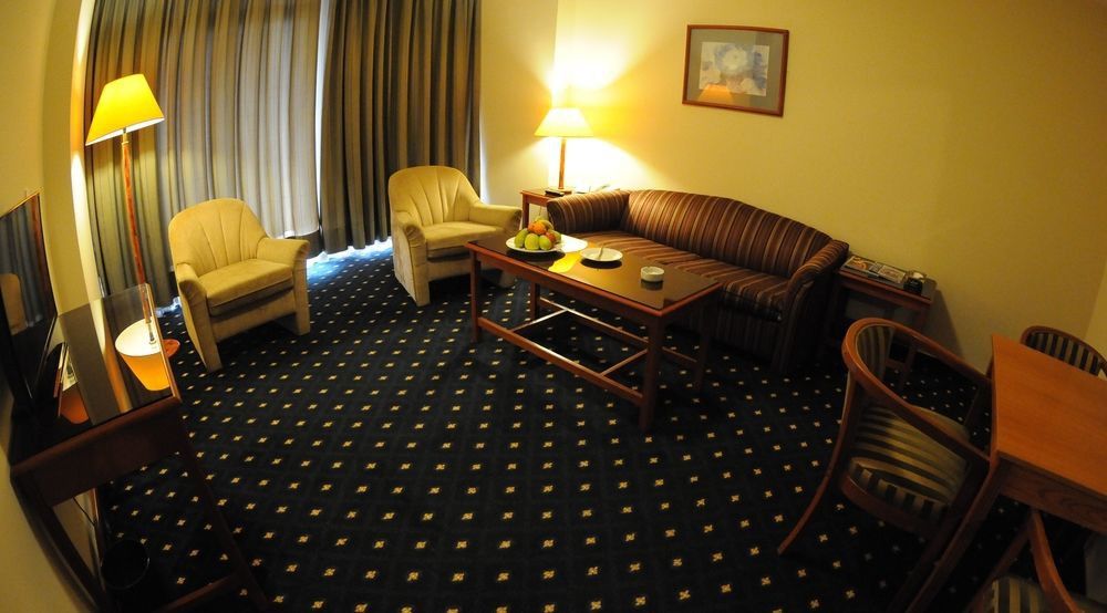Coral Beirut Al Hamra Hotel Екстериор снимка