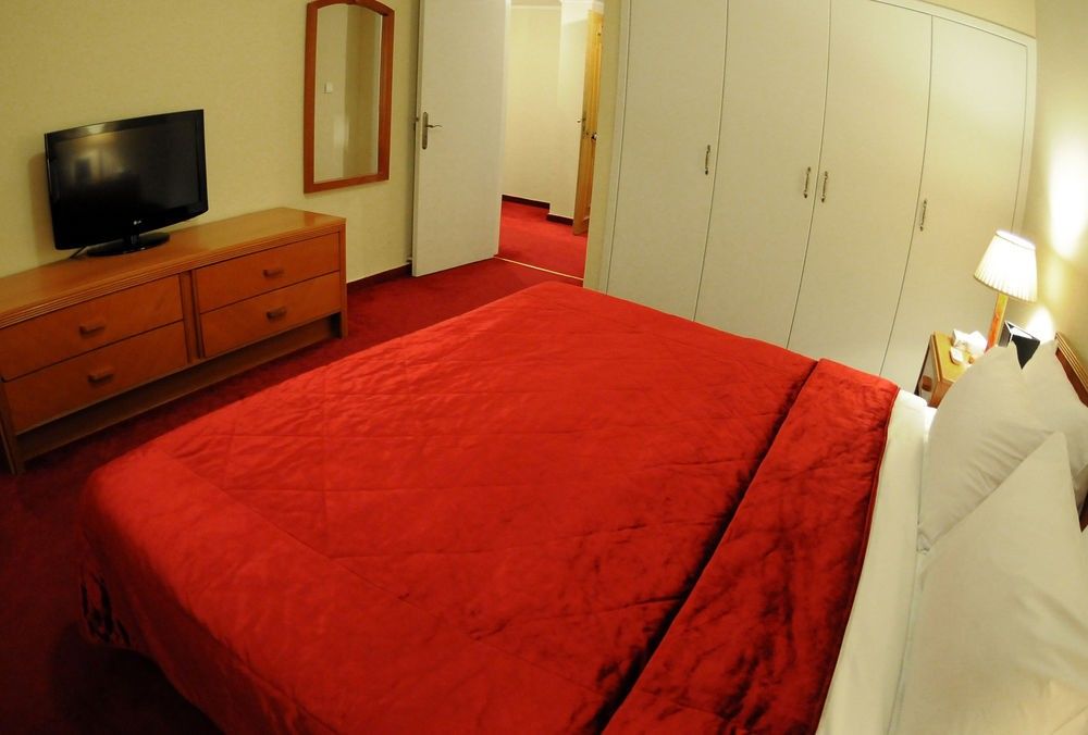 Coral Beirut Al Hamra Hotel Екстериор снимка
