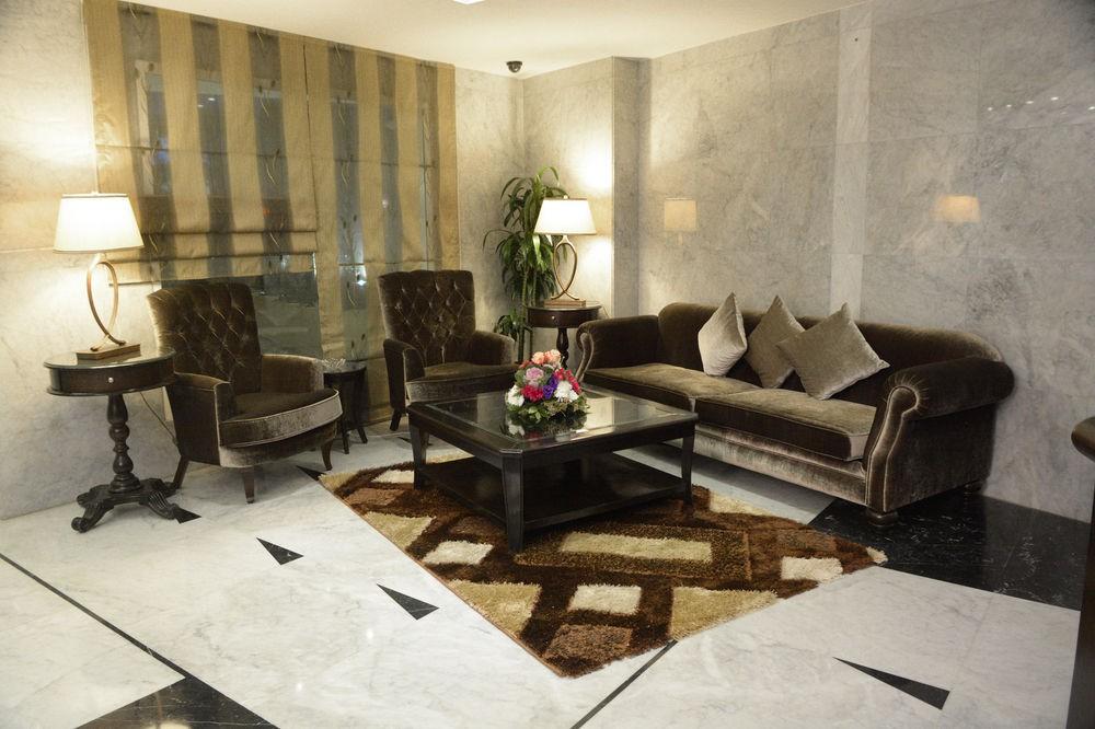 Coral Beirut Al Hamra Hotel Екстериор снимка