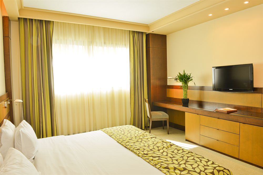 Coral Beirut Al Hamra Hotel Екстериор снимка