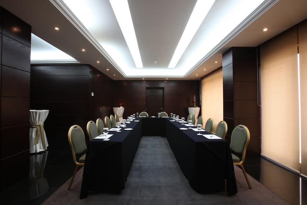 Coral Beirut Al Hamra Hotel Екстериор снимка
