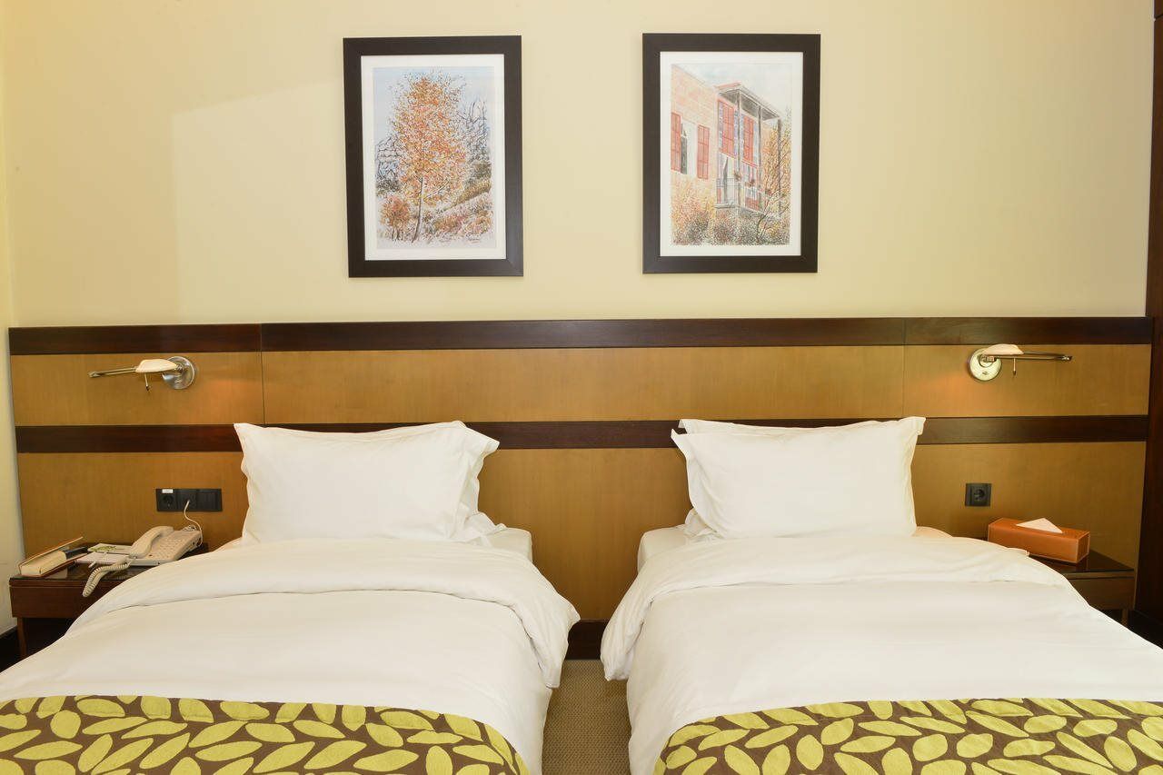 Coral Beirut Al Hamra Hotel Екстериор снимка